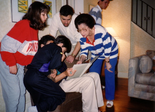 Looking at Pictures on Bartlett_1